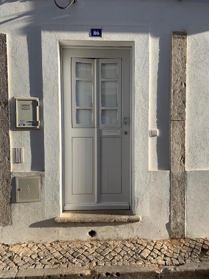 Stylish Townhouse With Gallery In The Heart Of Tavira For Two Bagian luar foto